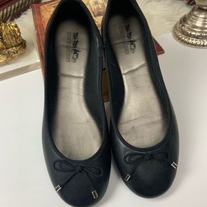 Coach and four flat shoes color black size 8